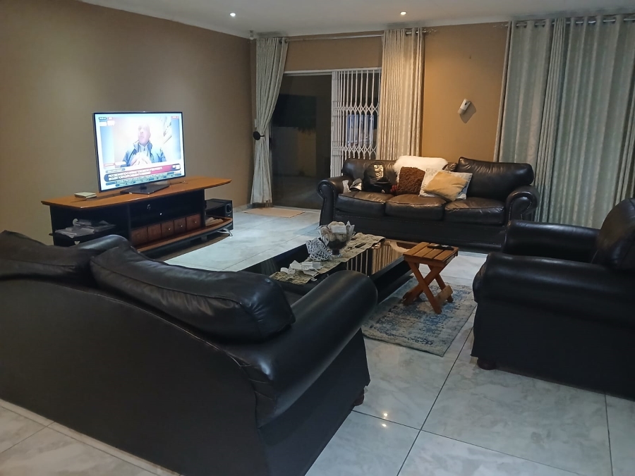 3 Bedroom Property for Sale in Safari Gardens North West